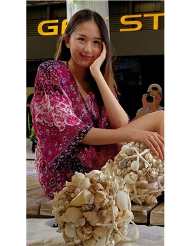 4k视频，超级美腿甜美的海螺姑娘，就这么展示供狼友们欣赏