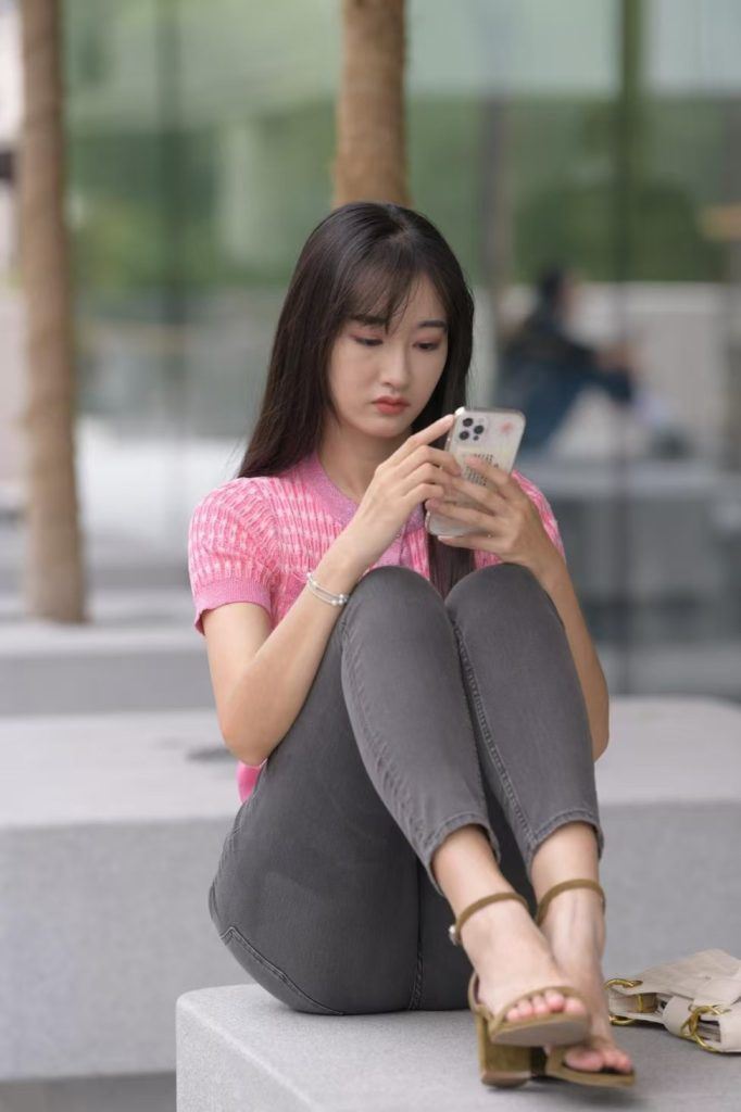 一只麋鹿摄影作品  灰色牛仔裤美女 [291P2V-15.7GB]