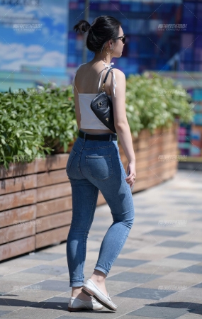 第1514篇紧身吊带美女