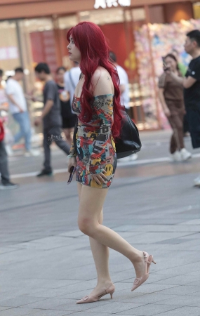 高跟街拍少妇