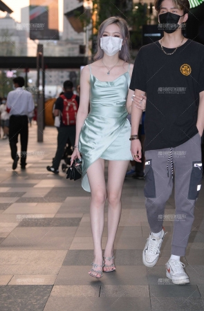 白皙美腿女友