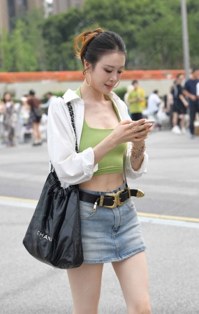 24728-21=54√白皙美腿，气质美女 13P
