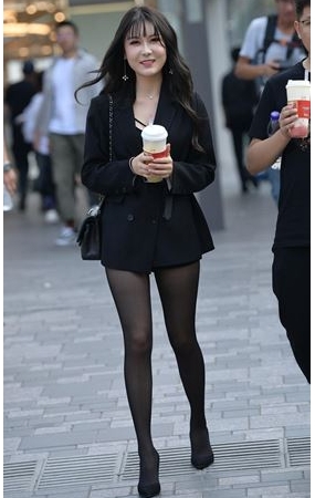 黑丝美女(130P)