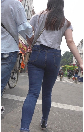 丰腴的蓝牛妹子