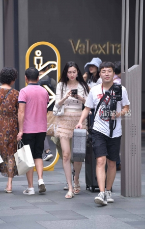 时尚的群，白白的腿！