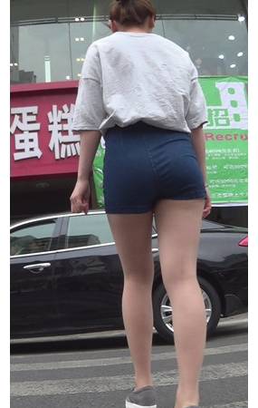 短裤美豚小姐姐