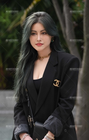 西服美腿高跟美女