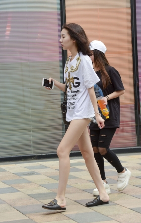 长腿热裤妹子