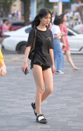 热裤小妹
