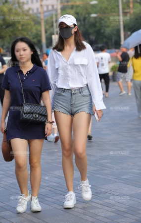 美不美，看大腿，好长的腿