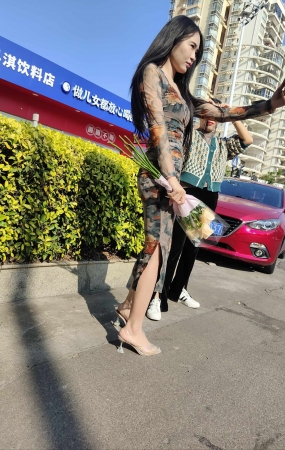 极品旗袍凉高跟女神自拍