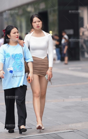 包臀裙， 长腿高跟美女