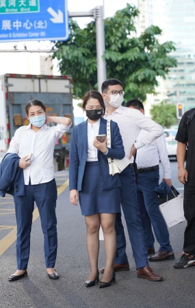职业装小妹