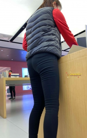 线下体验店的妹子