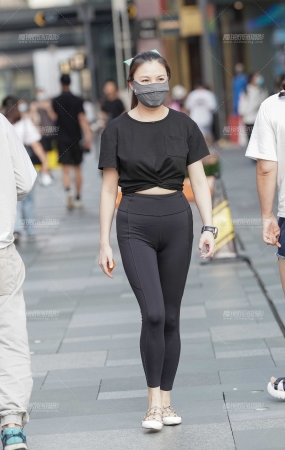 黑色紧身裤