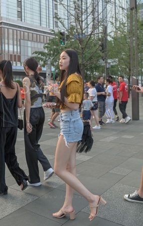 摄霸热裤大长腿凉跟美女-10P