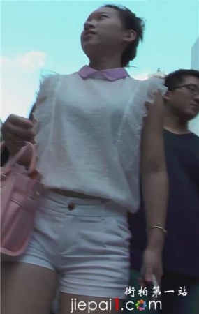 白热裤美三角妹子，透明衬衫很清爽。[1.10 GB]