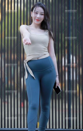 性感瑜伽裤美女