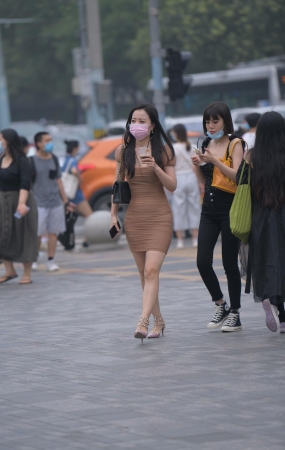 性感包屯裙美女
