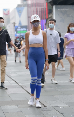 深蓝色紧身裤