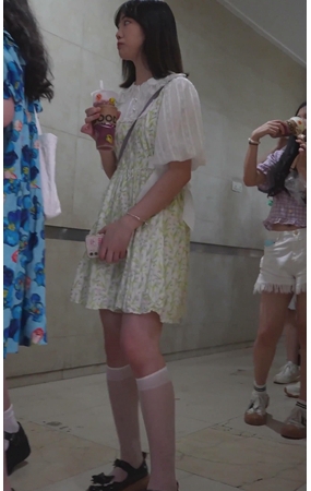 连衣裙美女