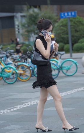 黑裙美女