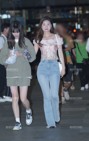 紧牛美眉 身材真好