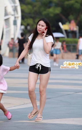 黑短裤辣妈