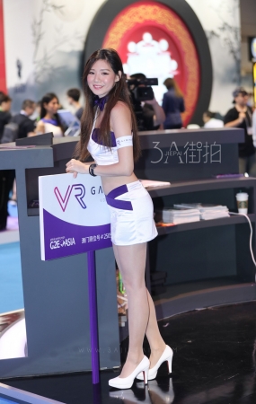 可爱的肉丝美眉-10P