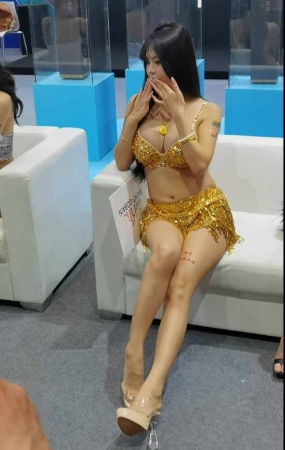 手机4K视频黄金战袍性感车模2分钟 2P