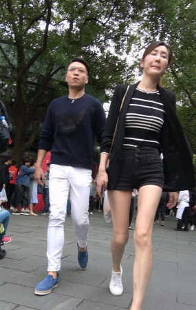 秀外慧中热裤美腿漂亮少妇美女