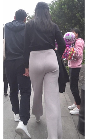紧身裤丰腴小姐姐