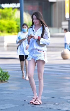 白热裤长腿美女21-08-06-85