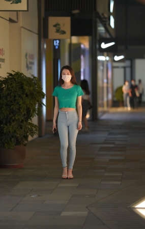 牛仔裤女孩