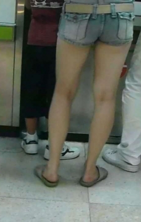 地铁站性感美臀少妇
