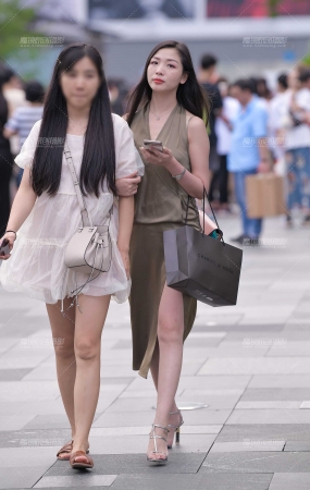 性感美女**