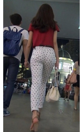 白裤斑点妹子