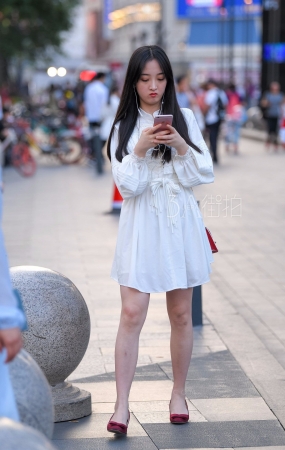 白裙妹子-12P