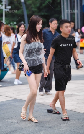 裹胸热裤美腿
