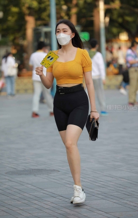 黄色衣服美女