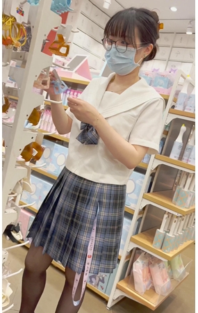 百褶裙小姐姐