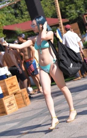 黄色高跟辣妹