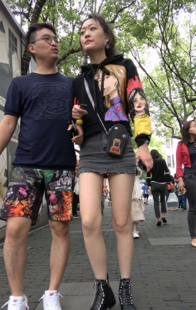 极品美腿牛仔裙美眉