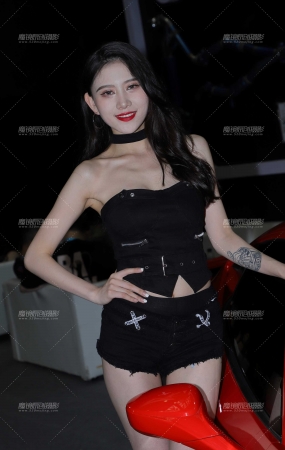 黑色抹胸 黑色热裤2