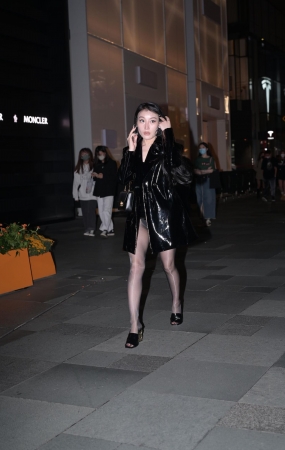 夜拍亮丝美女