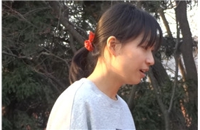 花裙子，肉丝美眉 [392 MB/MP4]