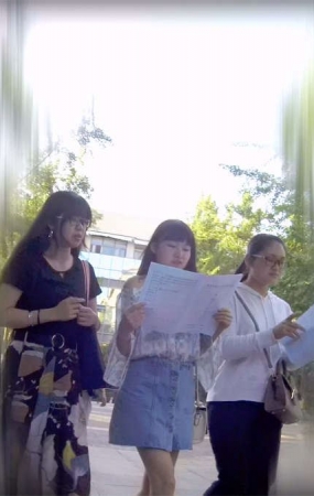 牛仔裙大学生