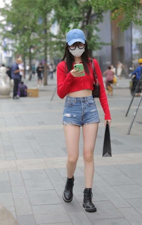 凯恩公爵街拍作品 – 热裤女孩
