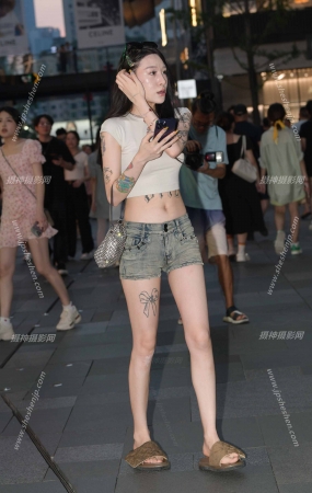 2378-16=51√白嫩滑美腿小姨～ 13P