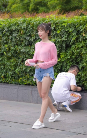 热裤小妹